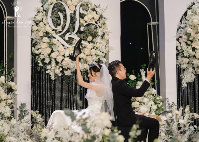 Trò chơi chơi giày cưới - Thử thách thú vị cho cô dâu chú rể